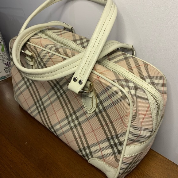 Authentic Burberry Pink Shoulder Bag - Picture 2 of 10